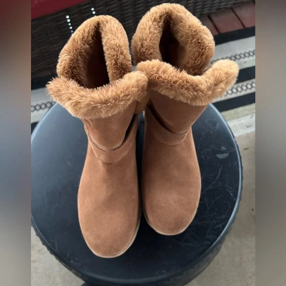 NWOB Skechers Slip-ins Easy Going Water-Repellent Suede Boots Chestnut Size 8 - Picture 5 of 11